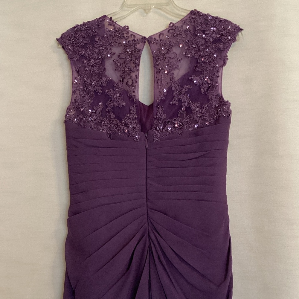 Stunning Elegant Eggplant Purple Lace-Shoulder Evening Dress - Picture 5 of 10